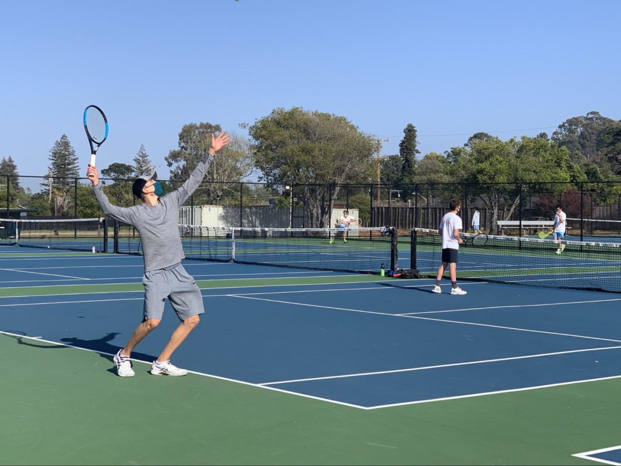 Boys’ Tennis Sweeps Hillsdale at First Match of the Season