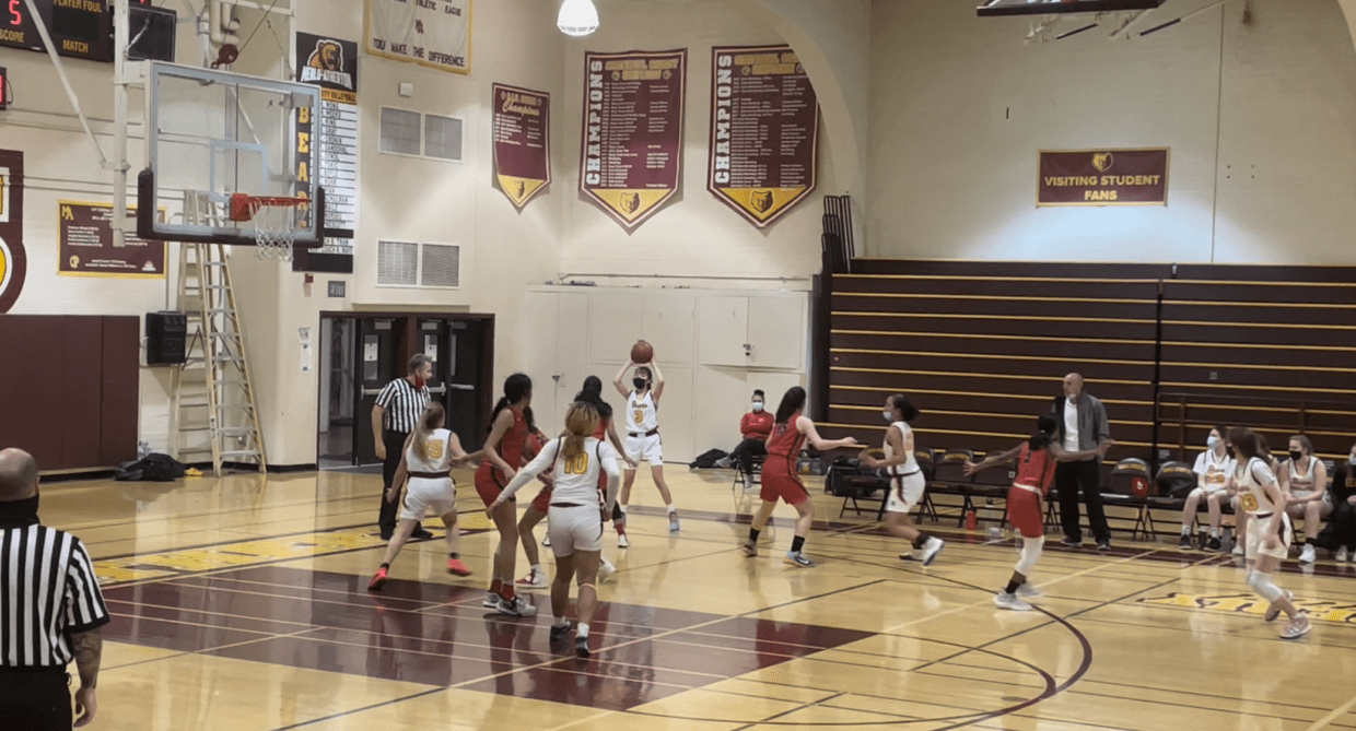 Girls Basketball Loses to Saratoga 38-48