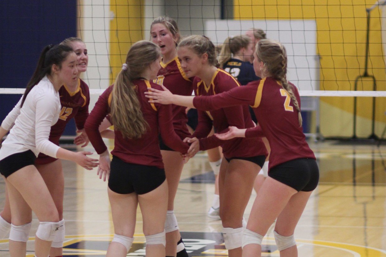 Girls volleyball loses difficult preseason matches, prepares for exciting league play