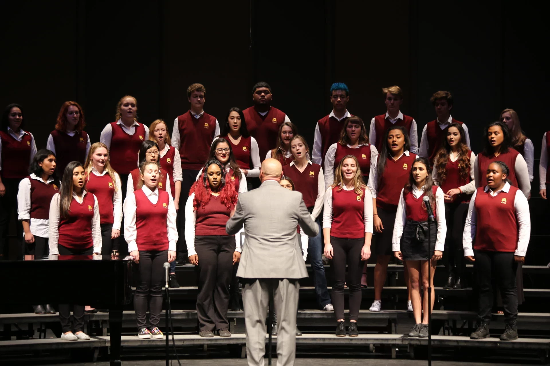 Choir and guitar concert rings in holiday spirit