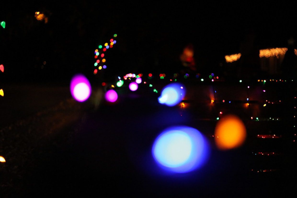 Photo Essay: Festive Lights Jazz Up the Neighborhood