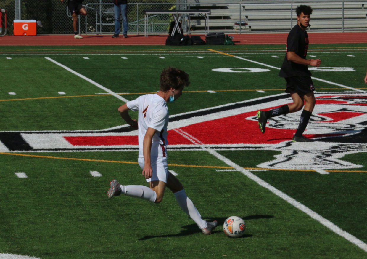 Varsity Boys Soccer Remains Undefeated After a Close Tie Against Aragon