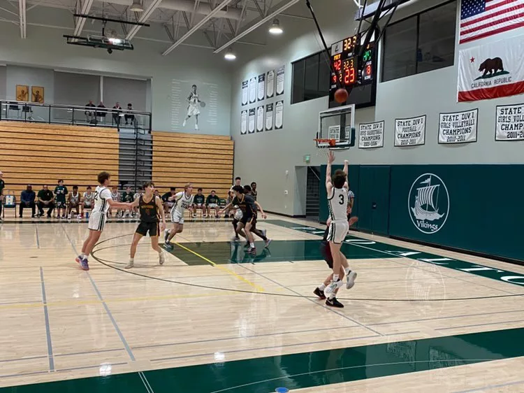 Boys Basketball Wins Nail-biter over Palo Alto